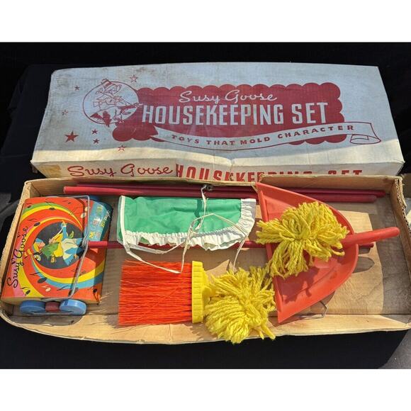 1940’s Susy Goose Housekeeping Set Kiddie Brush Sweeper Broom Set in Box! - Picture 1 of 12